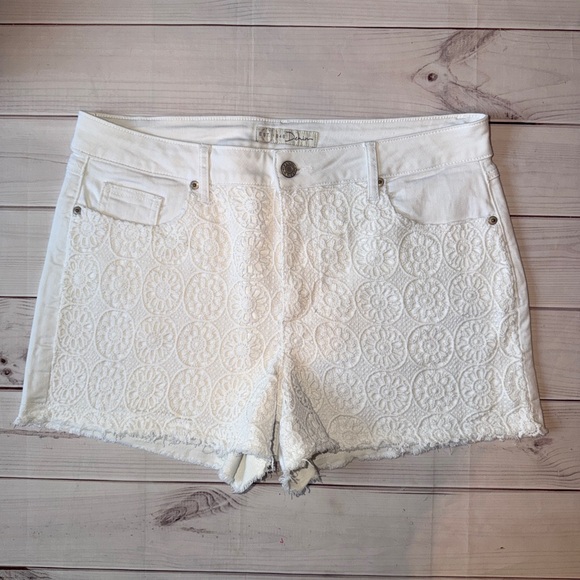 C Est. 1946 Pants - EST. 1946 White Lace Denim Shorts Size 14 Hi Rise Raw Hem Summer Boho Chic